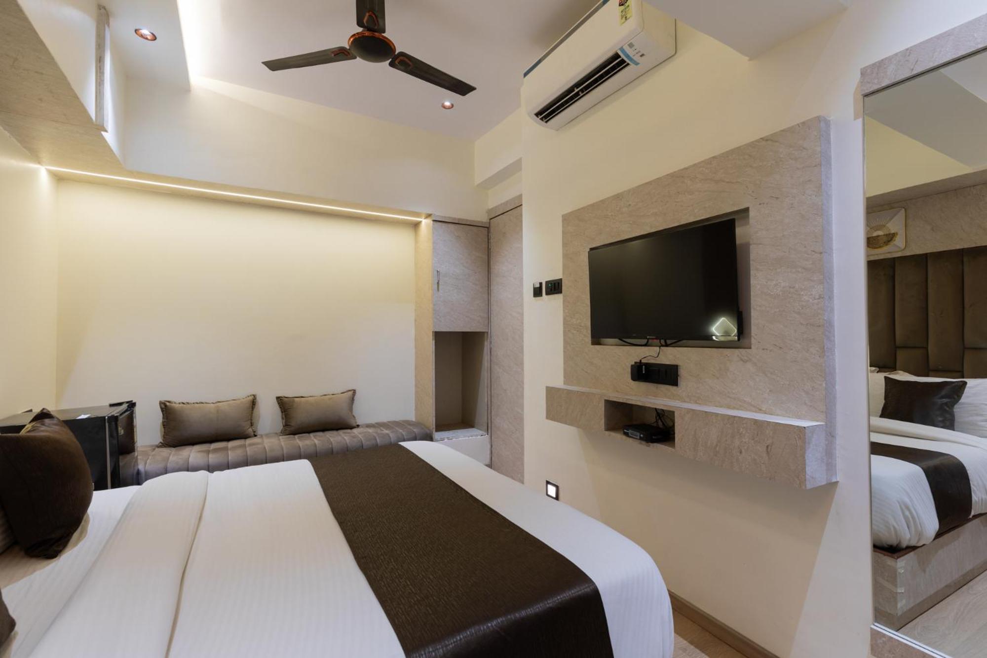Hotel Larmont Luxury Mumbai Bagian luar foto