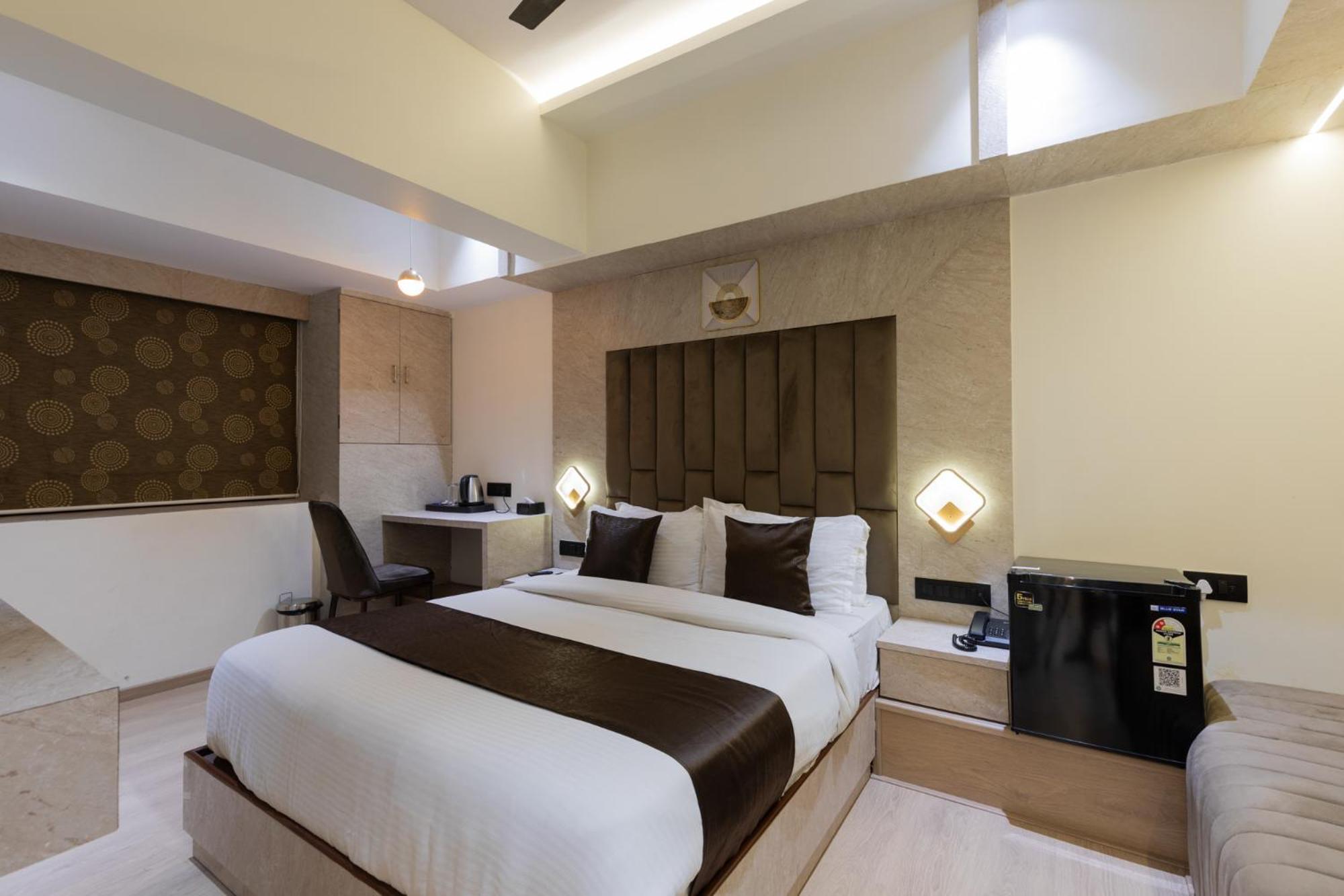 Hotel Larmont Luxury Mumbai Bagian luar foto
